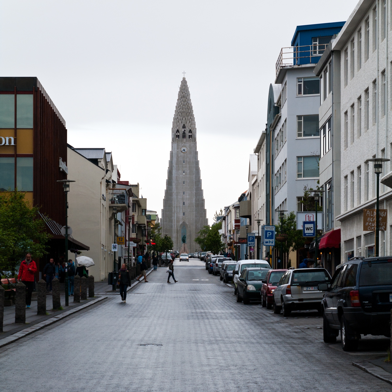 Straight Down Skolavordustigur